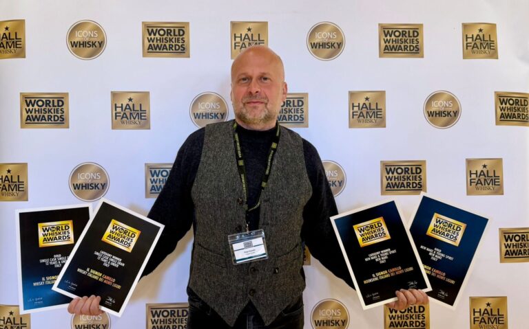 Diego Assandri, master distiller de Il Signor Camillo, alla premiazione WWA 2026